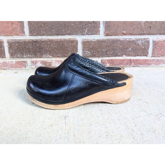 size 5.5/6 vintage 70s Navy Blue BARE TRAPS Wood CLOGS boho slip on leather heel - Picture 1 of 10